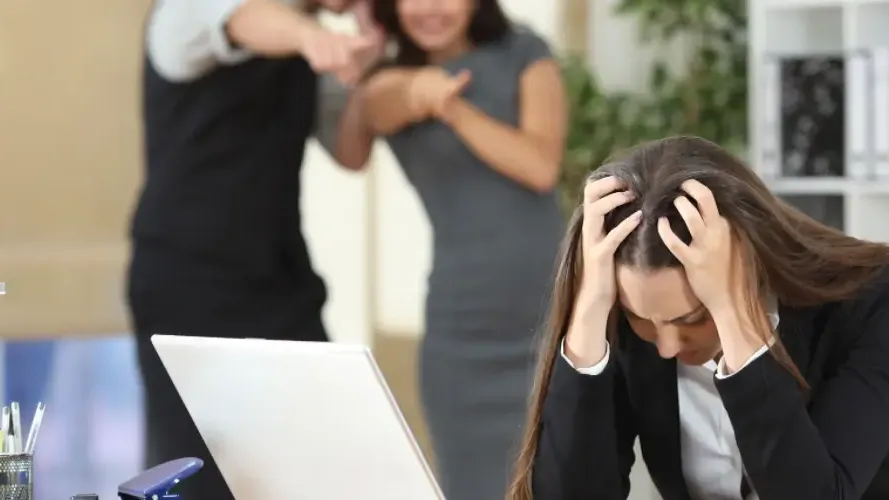 Bullying laboral: ¿Cómo debes actuar? Bullying laboral: ¿Cómo debes actuar?