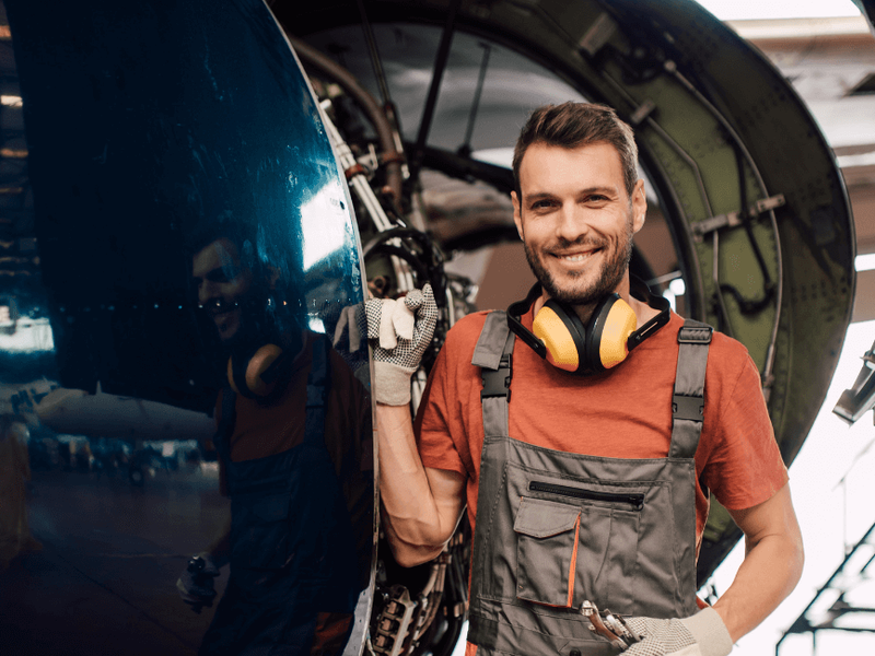 Sueldo de Ingeniero Aeronáutico VS Ingeniero Aeroespacial Sueldo de Ingeniero Aeronáutico VS Ingeniero Aeroespacial