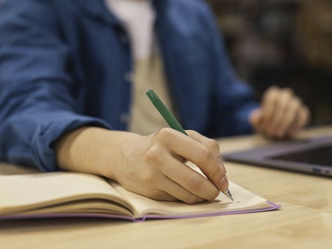 Los grados superiores mejor pagados 2021 - Cesur
