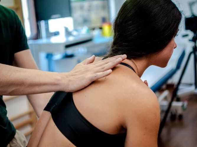 Maniobra de Heimlich ¿Qué es y cómo se realiza? Maniobra de Heimlich ¿Qué es y cómo se realiza?
