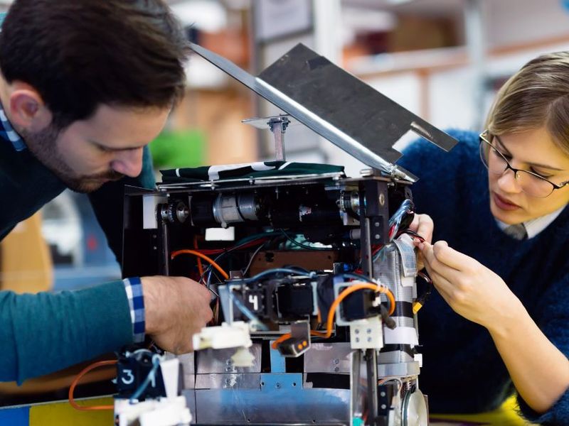Robots en industria, ¿son el futuro? Robots en industria, ¿son el futuro?