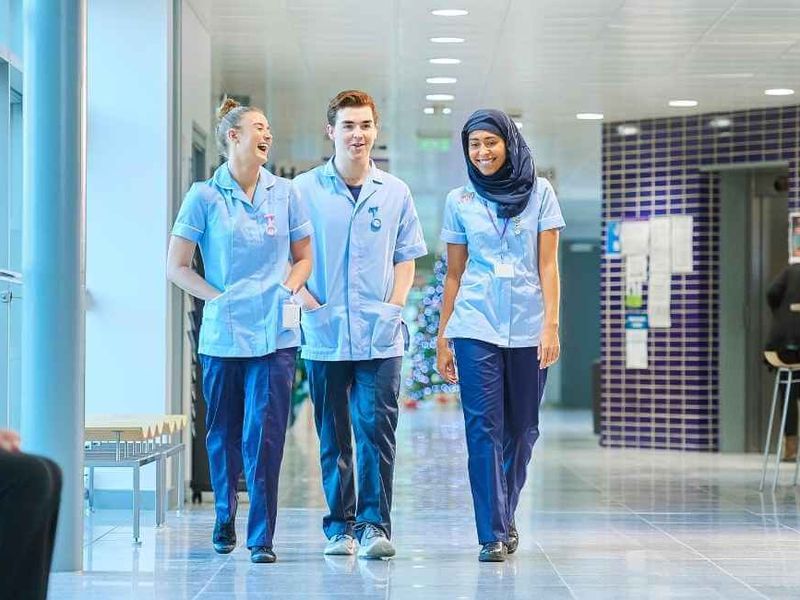 Por qué estudiar Auxiliar de Enfermería Por qué estudiar Auxiliar de Enfermería