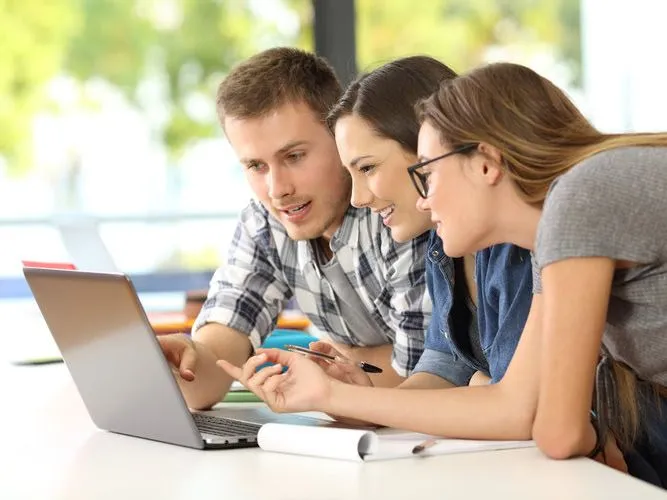 Estudiar FP Y Carrera