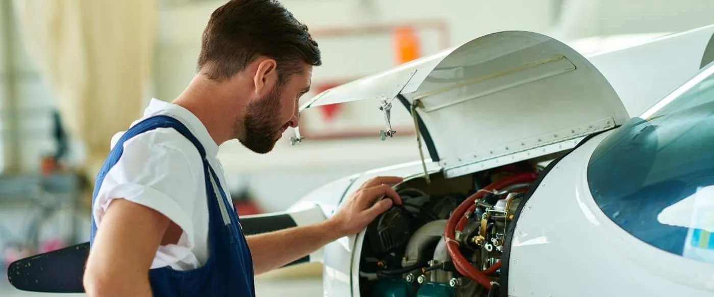 Blog Cesur Formación | Cual Es El Sueldo De Un Tecnico En Mantenimiento Aeronautico