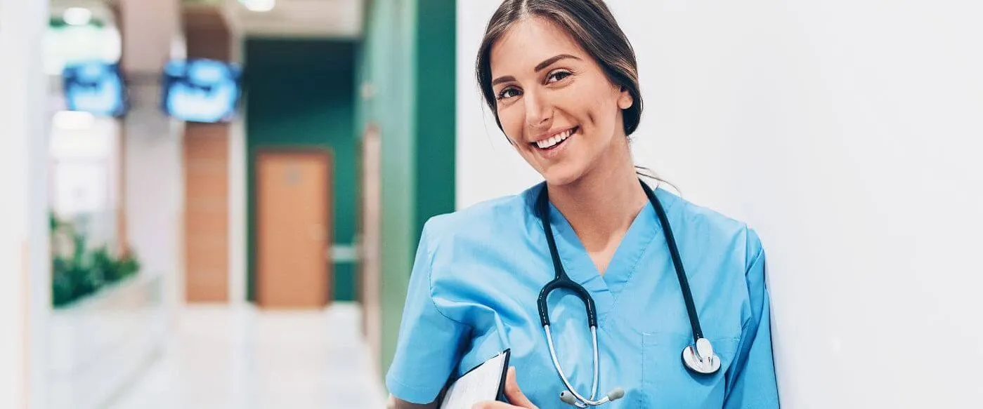 Blog Cesur Formación | Diferencia Entre Tcae Y Auxiliar De Enfermeria